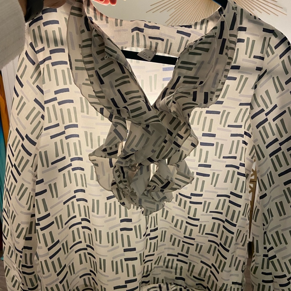 Ruffle printed top, soft silk material. Fits a M size easily. Never worn